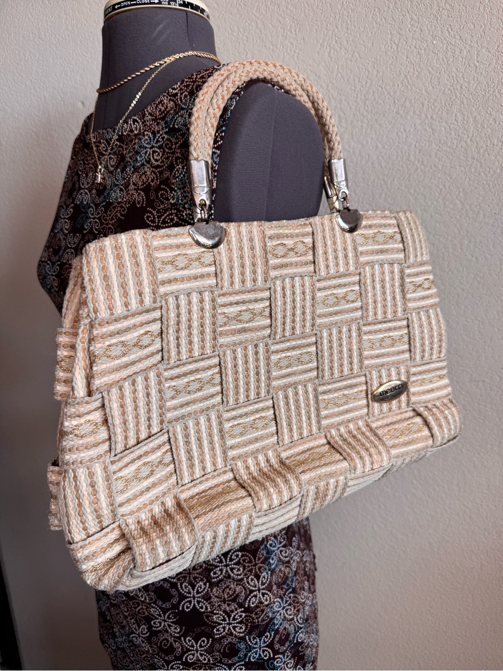 Meucci Italian Woven Shoulder HandBag Purse Tan Gold